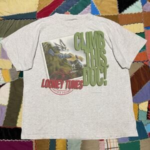Vintage 1995 Bugs Bunny “Climb This Doc” Graphic Shirt (Tagless) XL